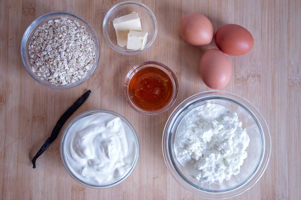 Protein cheesecake without protein powder ingredients including cottage cheese, Greek yogurt, eggs, oats, honey, butter, and vanilla