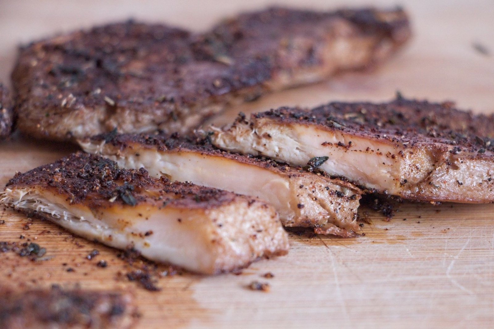 Cooked lion’s mane mushrooms sliced to show texture, demonstrating how to cook lion’s mane mushrooms properly