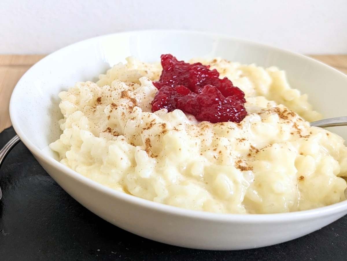 Creamy Instant Pot rice pudding topped with cinnamon and Cornelian cherry jam.